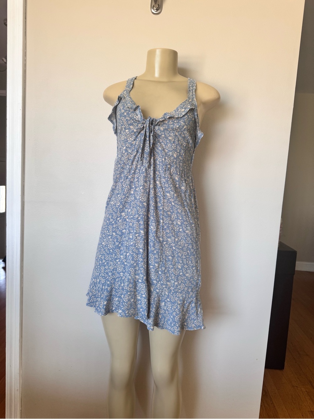 American Eagle Outfitters Light Blue floral dress medium